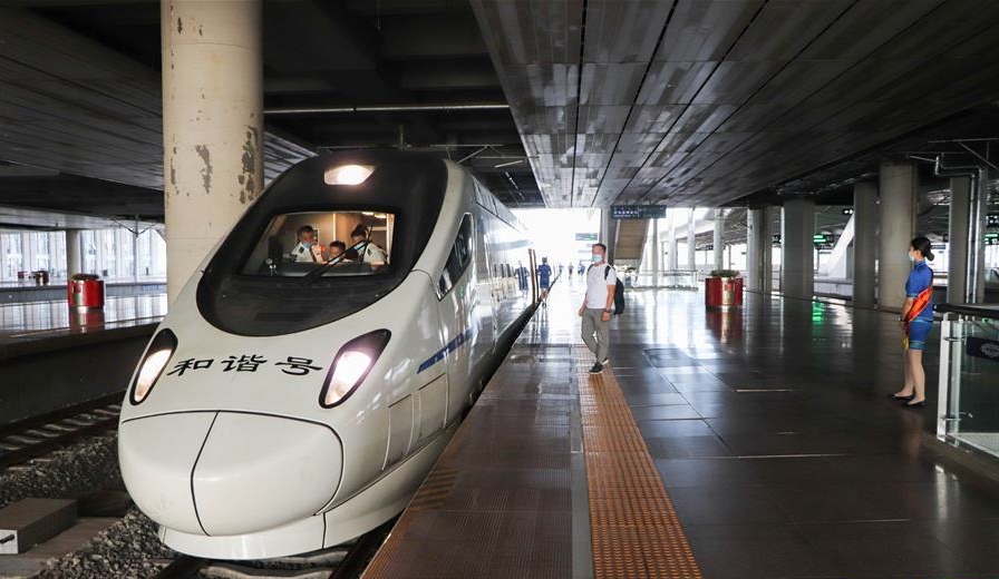 呼和浩特與太原間首開動(dòng)車組列車