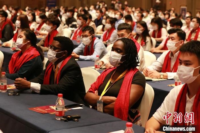 第十六屆“聯(lián)合國教科文組織孔子教育獎”9月27日晚在山東曲阜揭曉。梁犇 攝