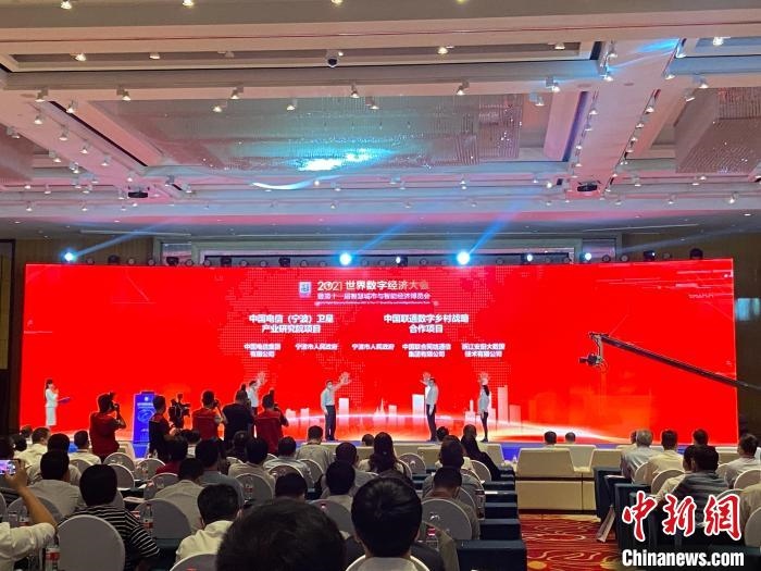 簽約現(xiàn)場。　林波 攝