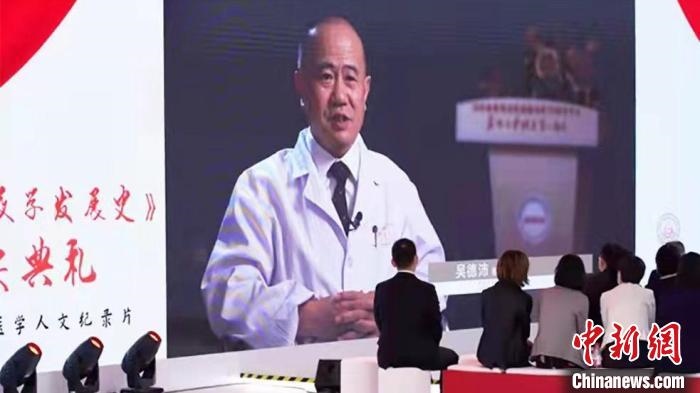 近20位中國血液學(xué)領(lǐng)域頂級專家深度聚焦多種血液疾病研究等，從拓荒、建立、追趕到領(lǐng)先的發(fā)展歷程。　陳靜 攝