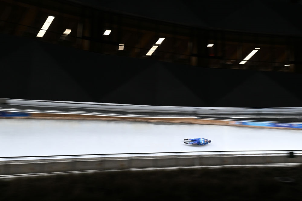 11月21日，美國(guó)選手馬茲德澤/泰爾迪曼在團(tuán)體接力比賽中。新華社記者陳益宸攝