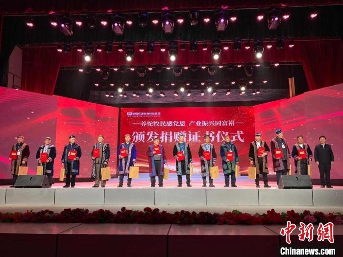 阿勒泰地區(qū)牧民靠企業(yè)的幫扶走上了致富道路。　郭靜琨 攝