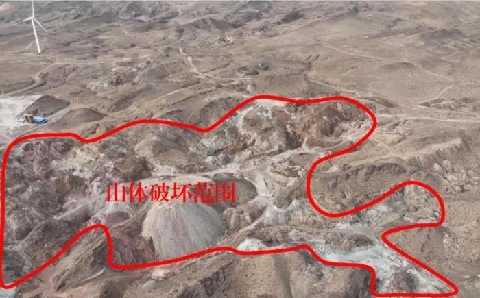  2021年12月12日，督察組使用無人機拍攝，中寧縣馬道梁北部歷史遺留礦山破壞山體面積達240余畝，現(xiàn)場滿目瘡痍、千瘡百孔