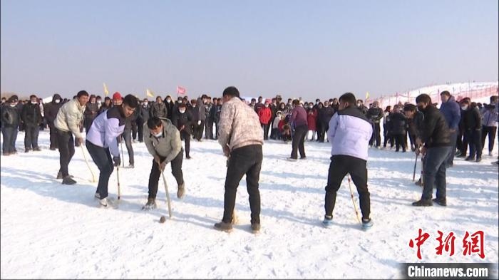 帕普孜球場(chǎng)，激烈角逐?！“统h融媒體中心供圖