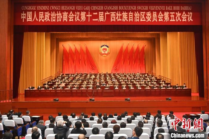 圖為大會閉幕?！∮峋?攝