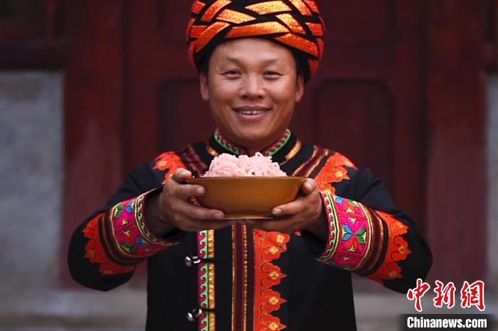 圖為“暢饗云宴”巧手年菜系列短視頻截圖?！『h航 攝