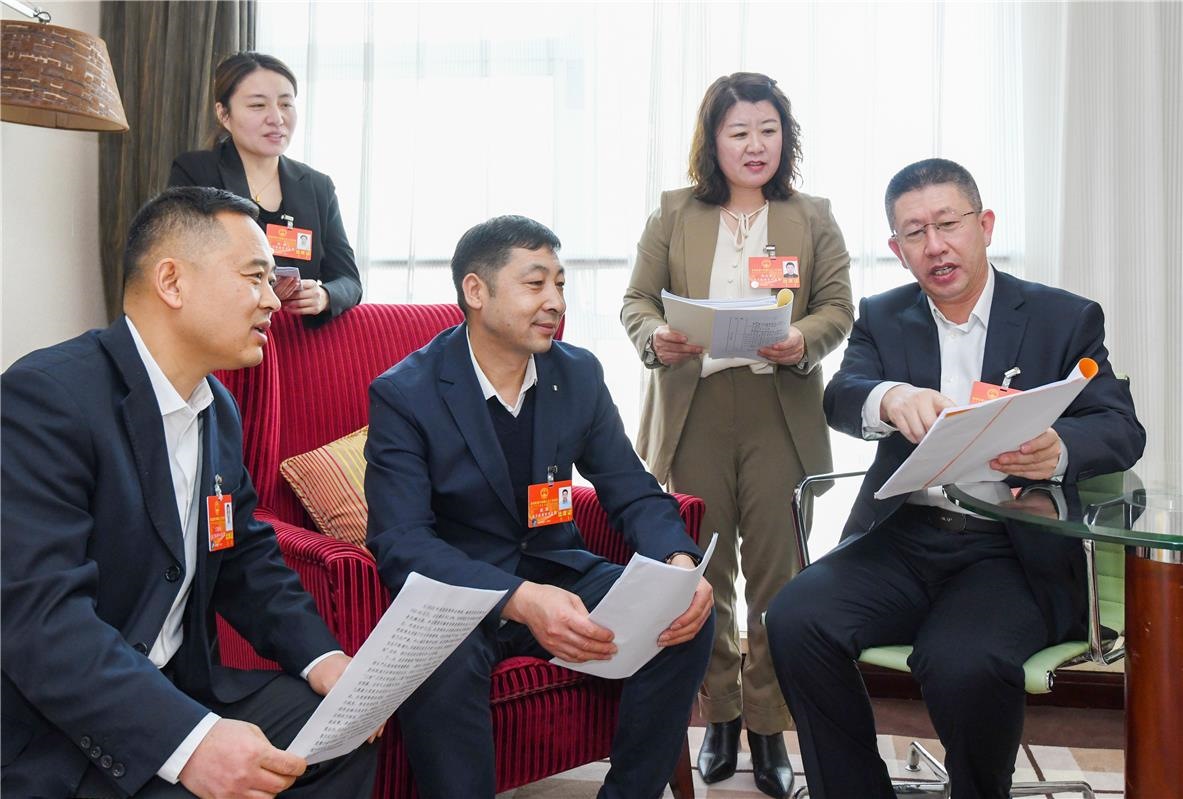 奮進(jìn)2024｜代表來(lái)了！自治區(qū)十四屆人大二次會(huì)議召開(kāi)在即