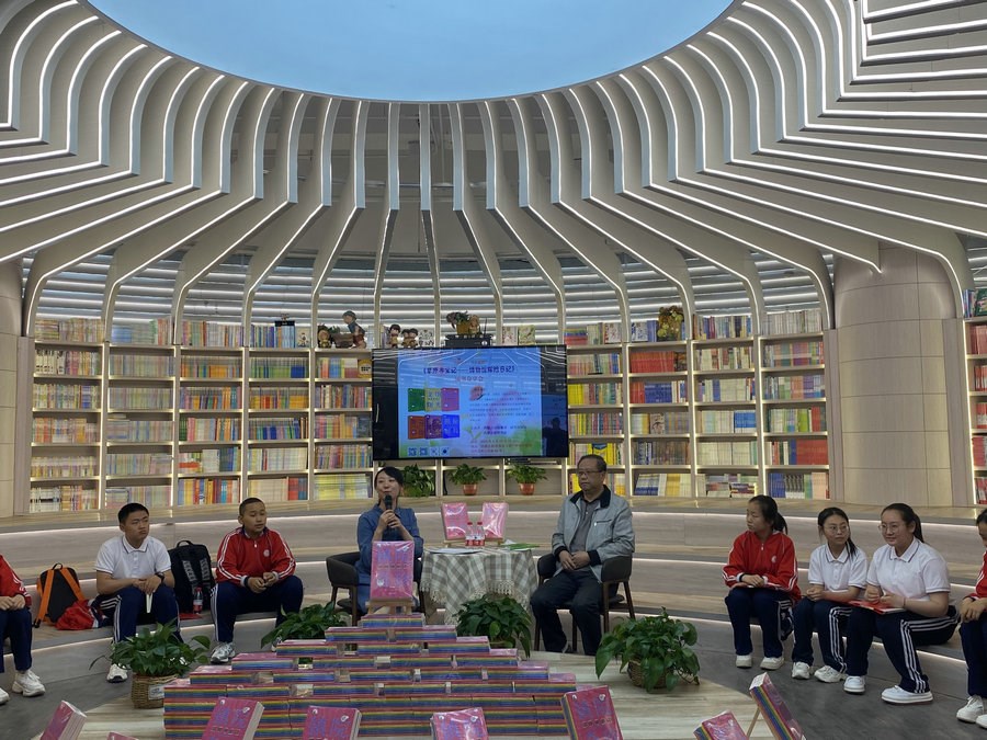 1715768146910810.jpg 2——《草原尋寶記》編輯藺潔老師分享書(shū)中的有趣知識(shí).jpg