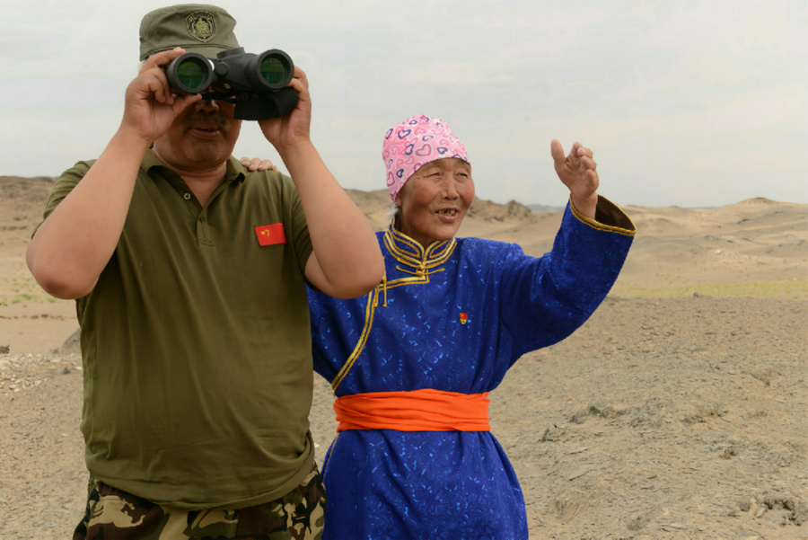 1749212239113547.jpg 7.尼瑪老人與兒子巡邊.jpg