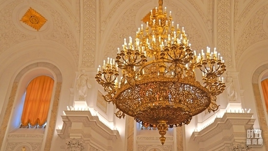 △喬治大廳內(nèi)燈光璀璨。（總臺(tái)國(guó)廣記者李晉拍攝）