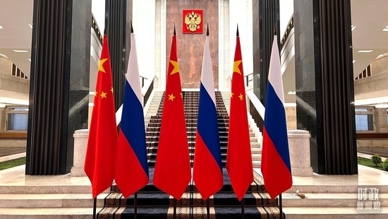 △習(xí)主席在這里同米舒斯京總理握手合影。（總臺(tái)央視記者程鋮拍攝）