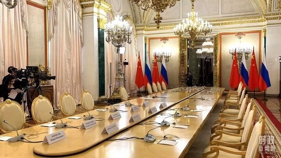 △習(xí)主席和普京總統(tǒng)舉行小范圍會(huì)談的會(huì)場(chǎng)。（總臺(tái)央視記者程鋮拍攝）