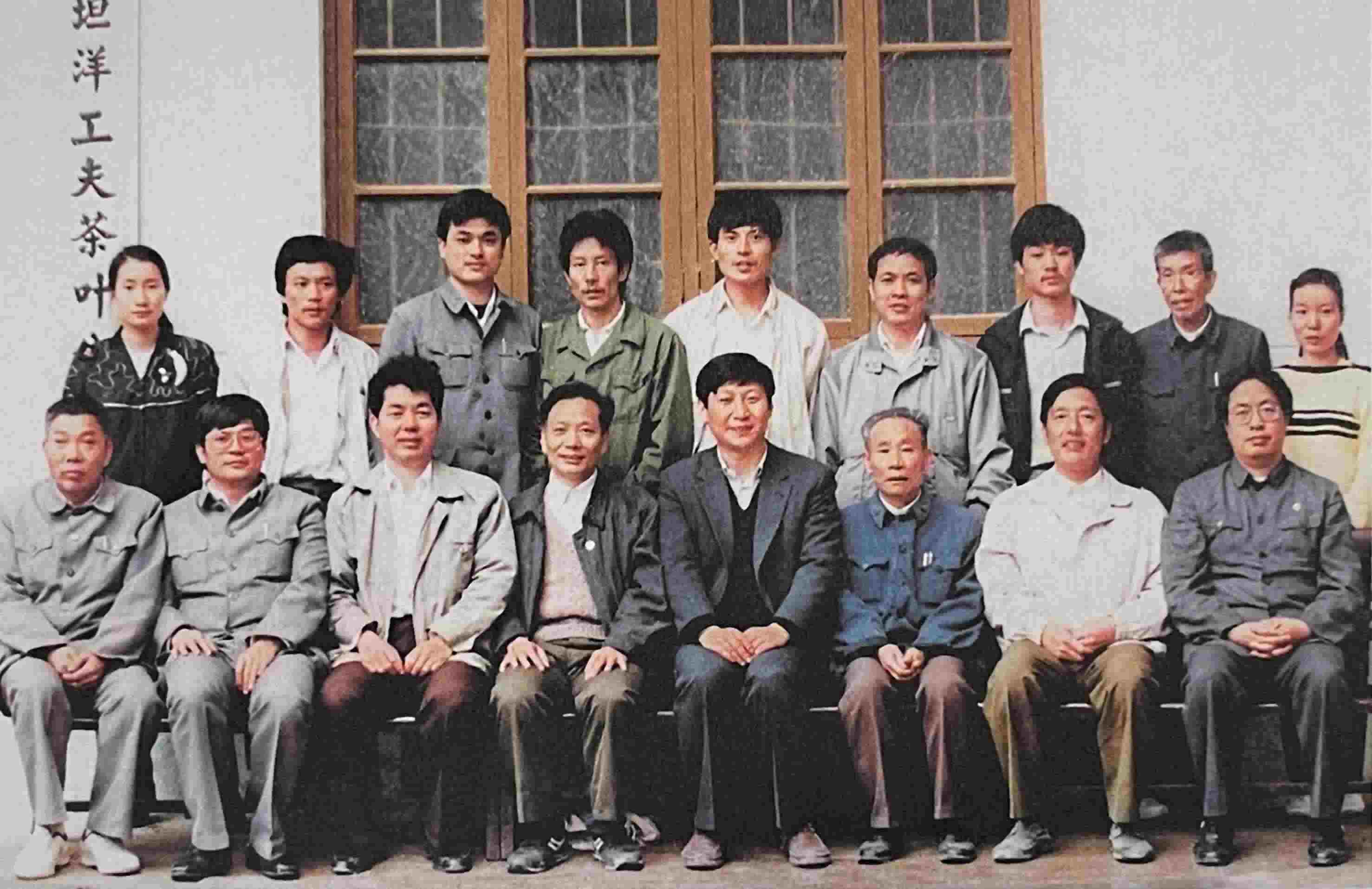 1990年5月，剛調(diào)任福州市委書記的習(xí)近平到寧德交接工作時，調(diào)研福安市社口鄉(xiāng)坦洋工夫茶葉公司。