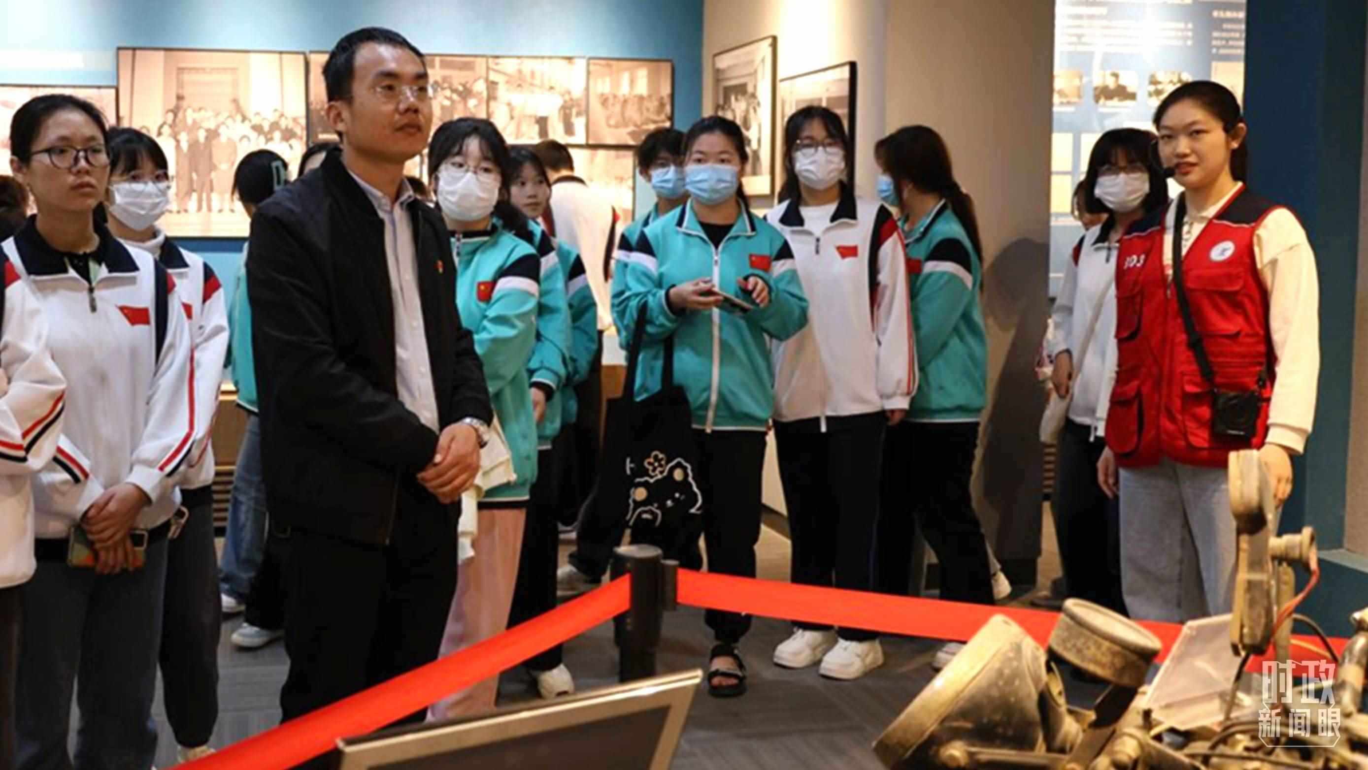 △西安高校師生參觀交大西遷博物館。（資料圖）