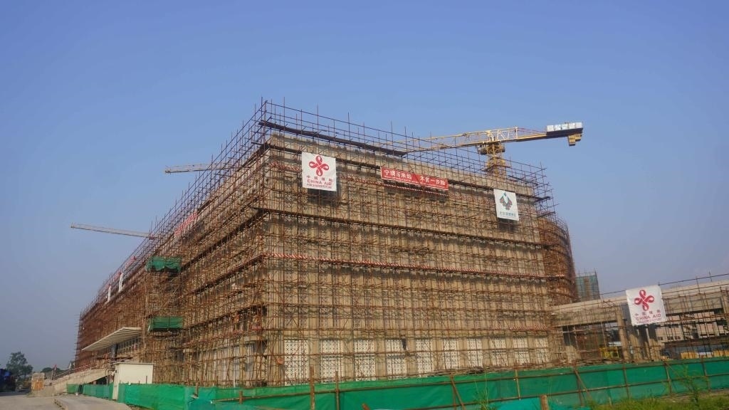 這是2023年5月23日在剛果（金）首都金沙薩拍攝的由中國援建的中部非洲文化藝術(shù)中心項(xiàng)目施工現(xiàn)場(chǎng)。