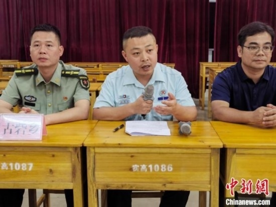 宣講員宣講。韋碩 攝