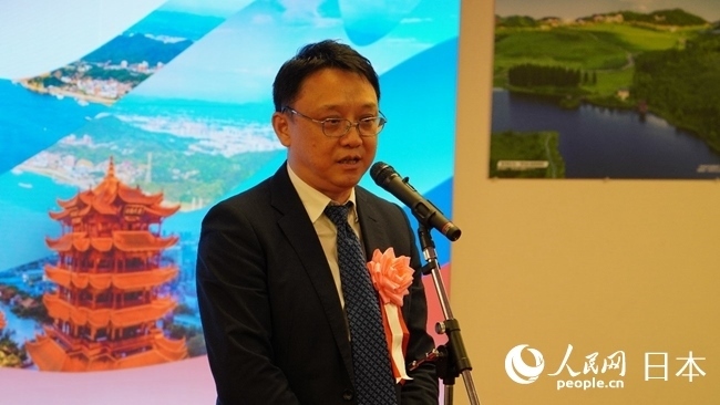 （圖片說明：東京中國文化中心主任羅玉泉致辭。人民網(wǎng)滕雪 攝）