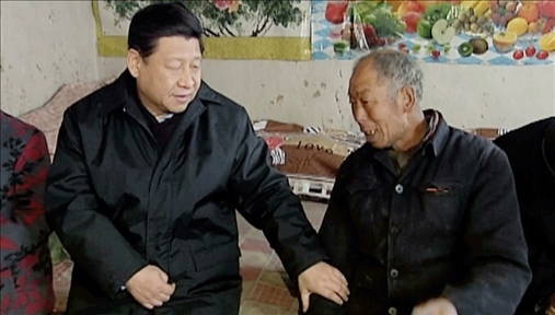 △2012年12月30日，習(xí)近平總書記來到河北省阜平縣龍泉關(guān)鎮(zhèn)顧家臺村看望困難群眾。
