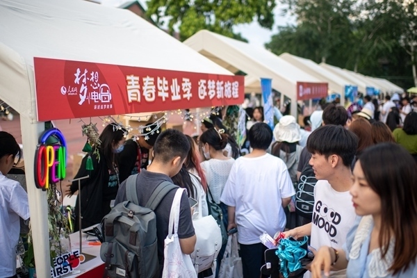 市集現場。人民網記者 翁奇羽攝