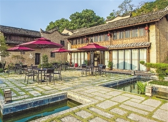 整治后的蓮都區(qū)下南山村催生眾多新業(yè)態(tài)。 當?shù)毓﹫D