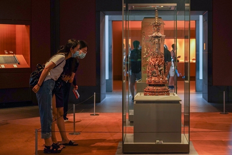 2020年7月24日，觀眾在蘇州博物館內(nèi)參觀。