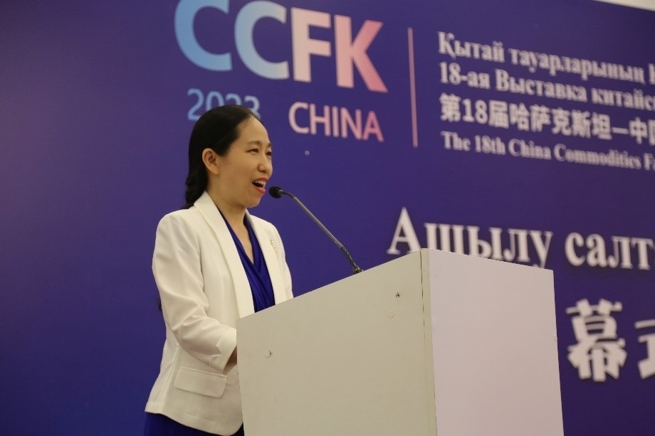 中國駐阿拉木圖總領(lǐng)事蔣薇發(fā)表致辭。中國駐阿拉木圖總領(lǐng)館供圖