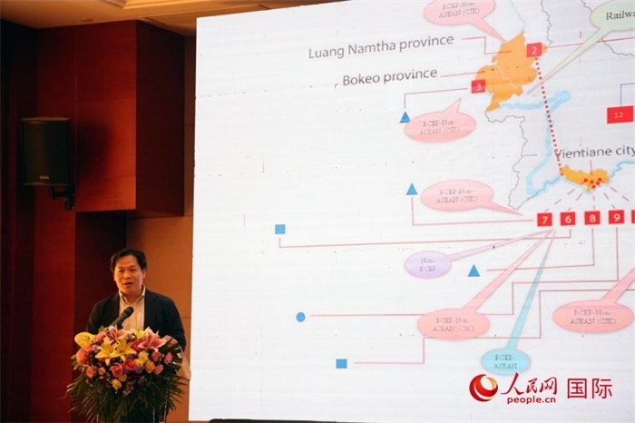 老撾計劃與投資部發(fā)展研究院院長史提羅斯·拉斯福尼在活動現(xiàn)場發(fā)言。人民網(wǎng)記者楊一攝