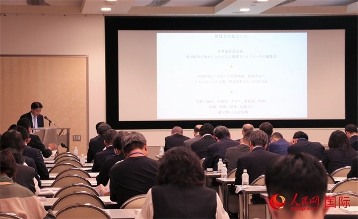 富士美術(shù)館文藝部長平野賢一介紹展覽內(nèi)容。（人民網(wǎng) 許可攝）