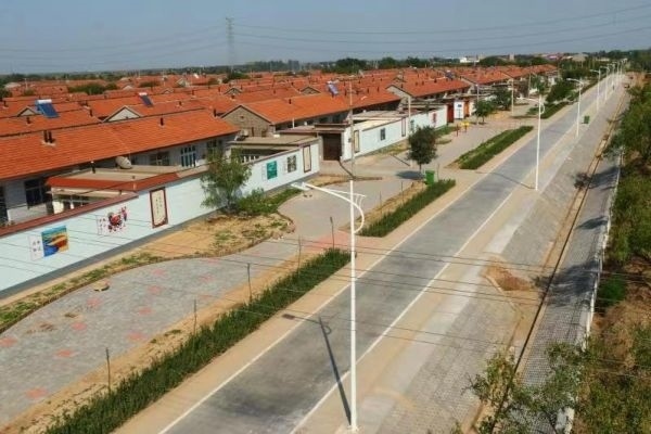 后仙莊村整治后道路整潔，住房整齊劃一