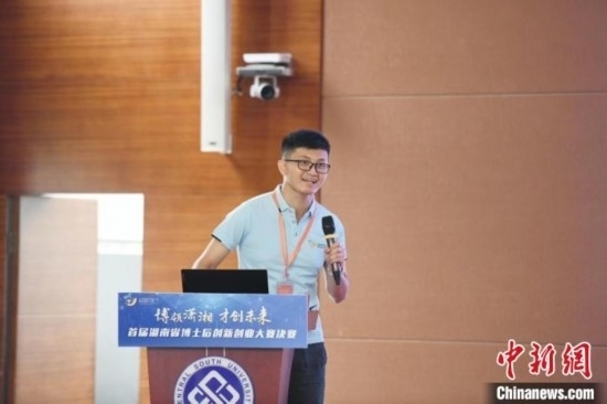 選手進(jìn)行路演。楊華峰 攝