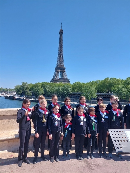 2.2023年5月，巴黎寶麗聲童聲合唱團(tuán)錄制歌曲《如果我去中國》。（圖片由受訪者提供）