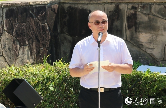 昆明市副市長安恩法在紀(jì)念儀式上致辭。人民網(wǎng) 許可攝