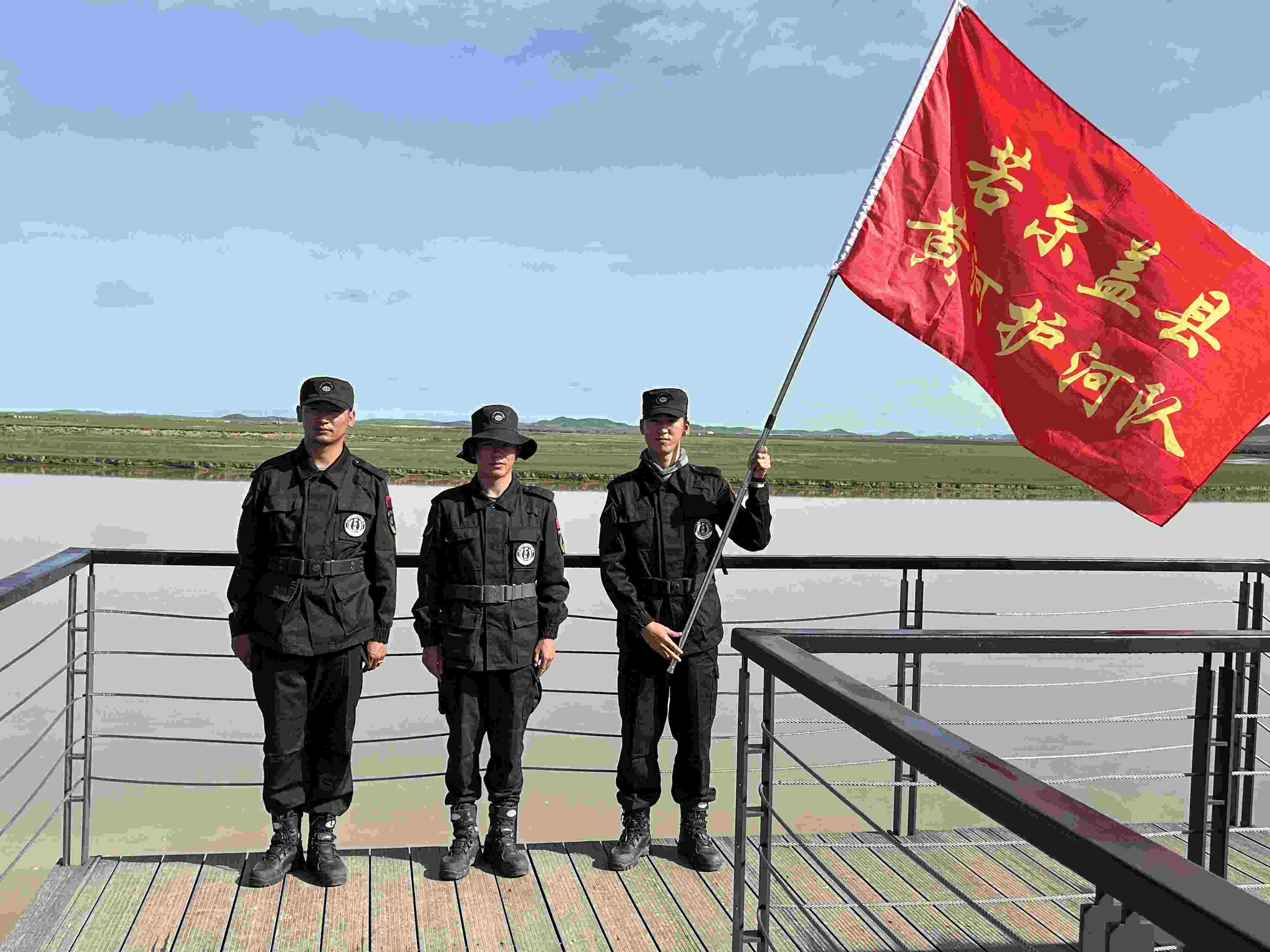 若爾蓋縣黃河護(hù)河隊(duì)。人民網(wǎng) 周靜圓攝