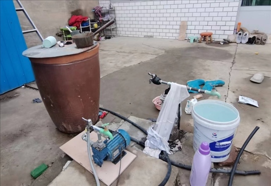 用來抽水的增壓泵。 人民網(wǎng)記者 金慧慧攝