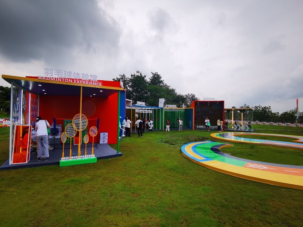 公園文化活動內(nèi)各類體育項(xiàng)目體驗(yàn)區(qū)。 人民網(wǎng)記者 楊磊攝