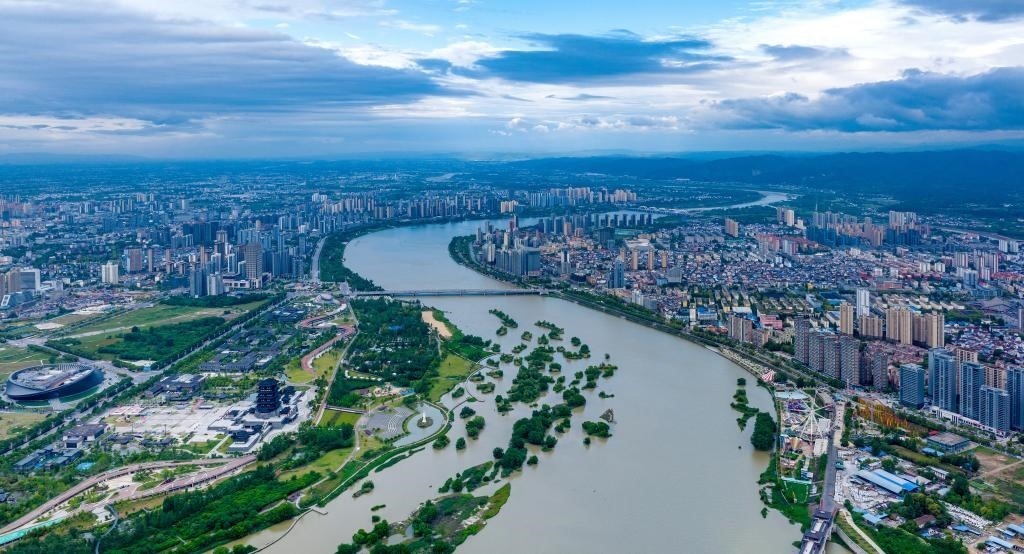 陜西省漢中市漢江兩岸景色。新華社發(fā)（李偉 攝）