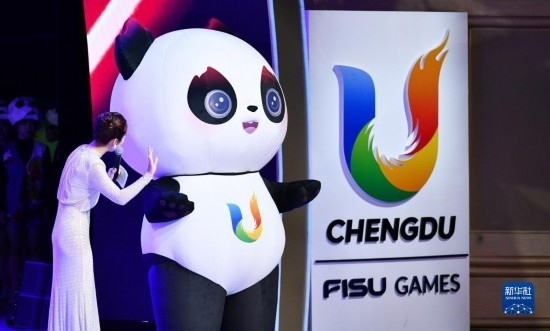 7月29日，成都大運(yùn)會(huì)吉祥物“蓉寶”在聯(lián)歡會(huì)現(xiàn)場(chǎng)。新華社記者 張端 攝