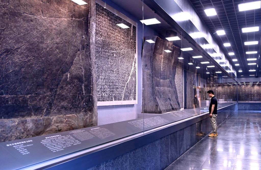 近日拍攝的陜西省漢中市博物館“石門十三品”陳列室。新華社記者 劉瀟 攝