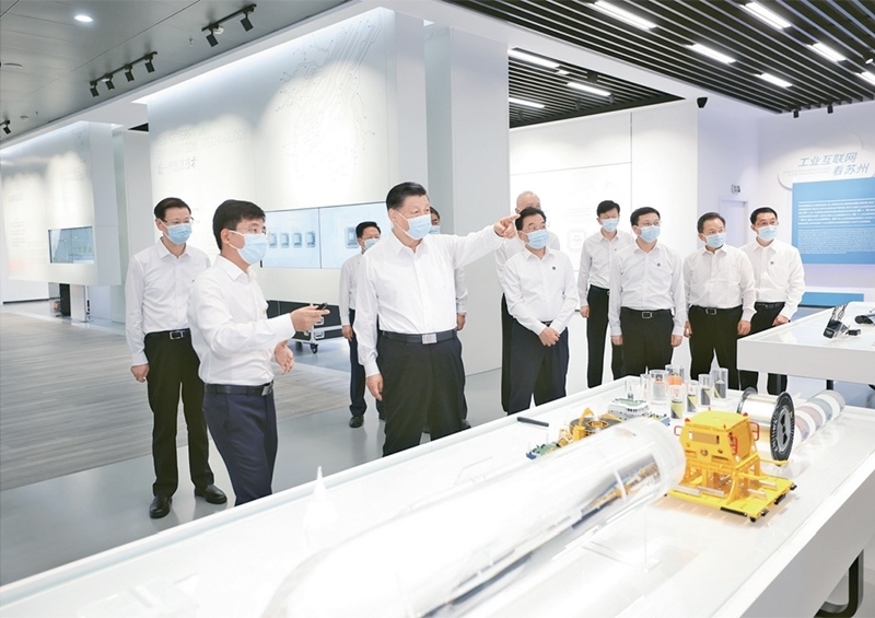 2023年7月5日至7日，中共中央總書記、國家主席、中央軍委主席習(xí)近平在江蘇考察。這是5日下午，習(xí)近平在蘇州工業(yè)園區(qū)考察。 新華社記者 鞠鵬/攝