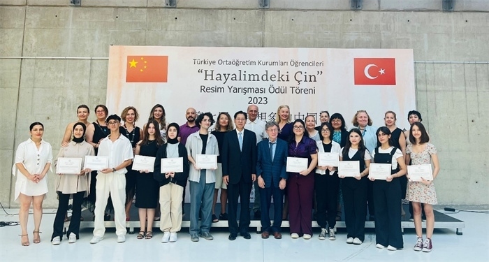 現(xiàn)場合影。