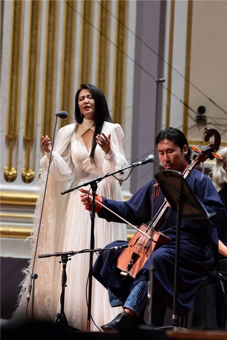 圖片說明： 8月5日，2023愛丁堡國際藝術(shù)節(jié)開幕式音樂會《慈悲頌》的演出現(xiàn)場。藝術(shù)節(jié)組委會供圖