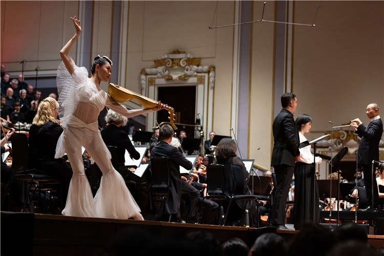 圖8月5日，2023愛丁堡國際藝術(shù)節(jié)開幕式音樂會《慈悲頌》的演出現(xiàn)場。藝術(shù)節(jié)組委會供圖