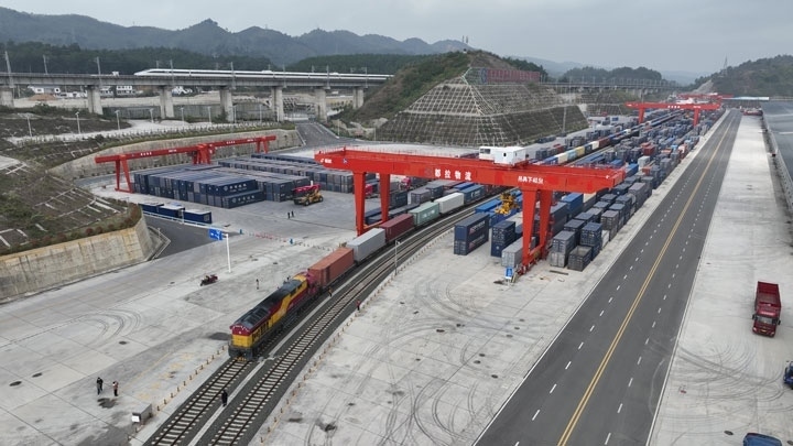 繁忙的貴陽(yáng)國(guó)際陸港。貴陽(yáng)綜保區(qū)供圖