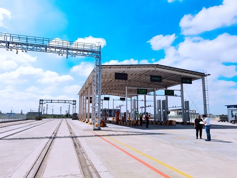 中歐班列（沈陽）集結(jié)中心貨運(yùn)通道。人民網(wǎng)記者 栗翹楚攝