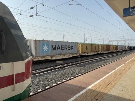 亞吉鐵路吉布提那噶德車站的貨運車廂。人民網(wǎng)記者 趙艷紅攝