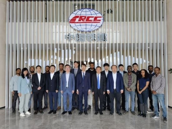 中國土木福州設(shè)計院埃塞分院團隊合影。受訪對象供圖