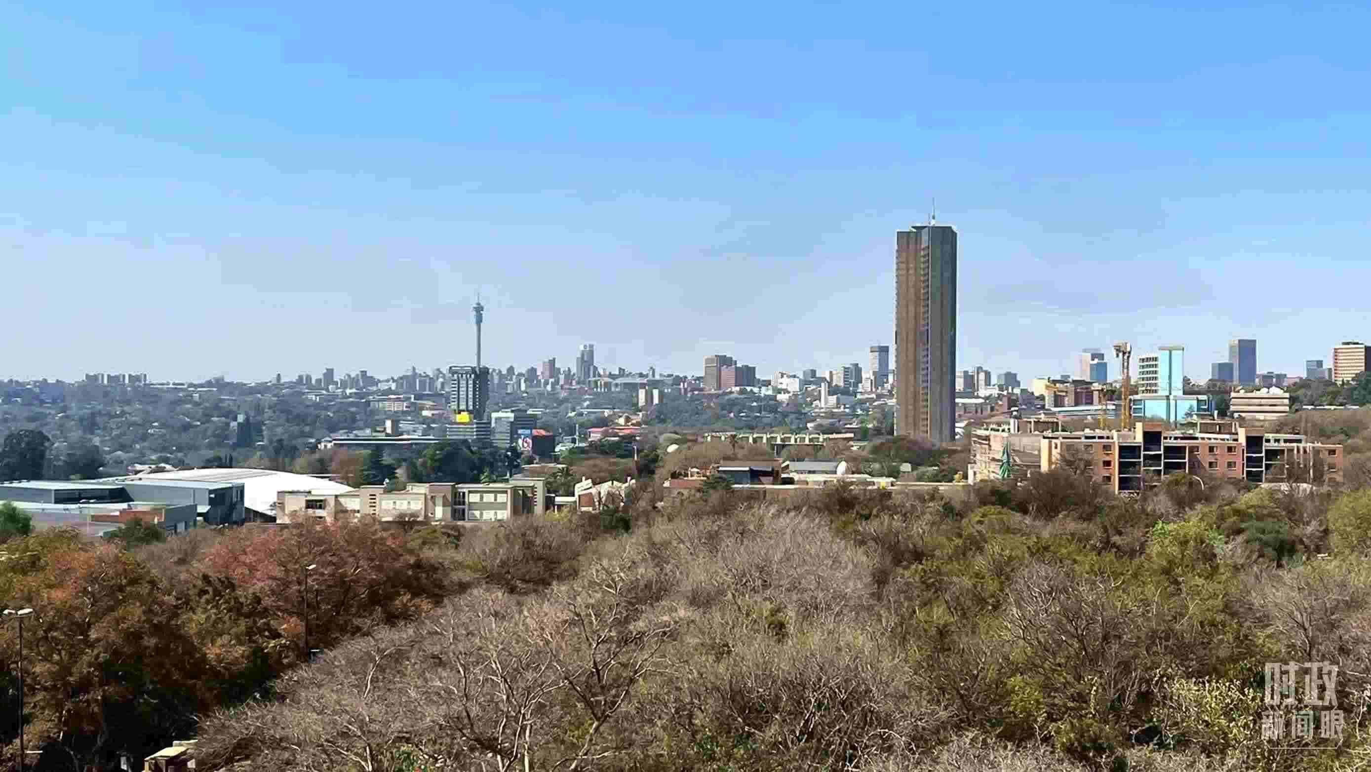 △約翰內(nèi)斯堡城市天際線。（總臺記者馬培敏拍攝）