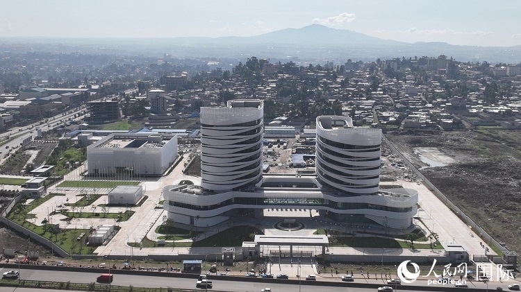 非洲疾病預(yù)防控制中心總部（一期）航拍。人民網(wǎng)記者 劉寧攝