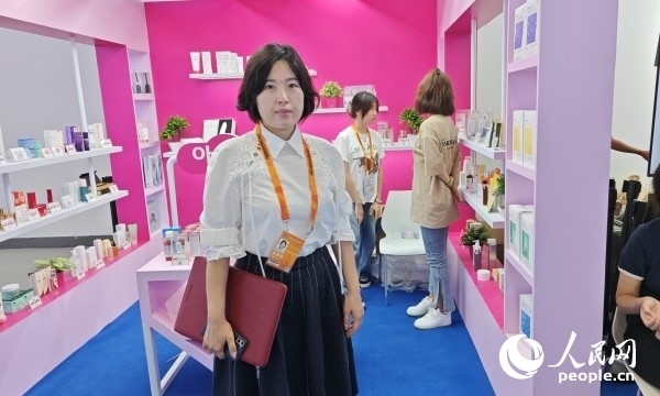 9月3日，韓國駐華大使館經(jīng)濟(jì)部參贊金至凰接受人民網(wǎng)記者采訪。人民網(wǎng)記者 趙雯博攝