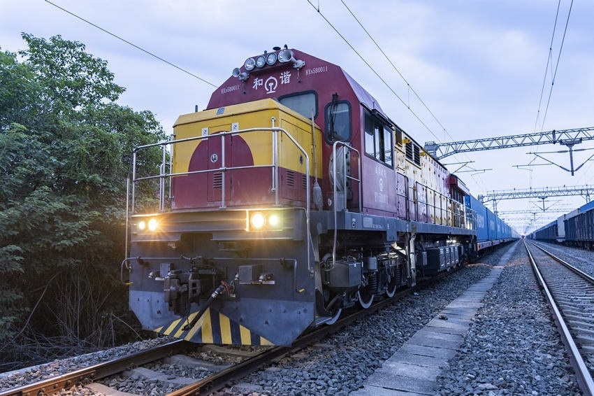 首趟中歐班列（成都）冷鏈專列到達成都國際鐵路港。青白江區(qū)委宣傳部供圖